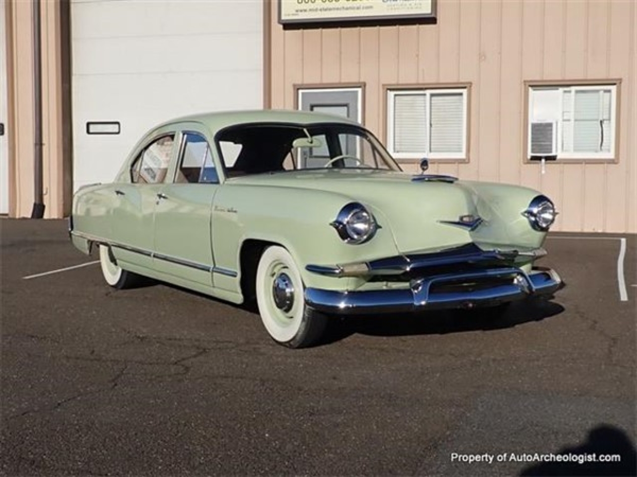 1953 Kaiser Traveler