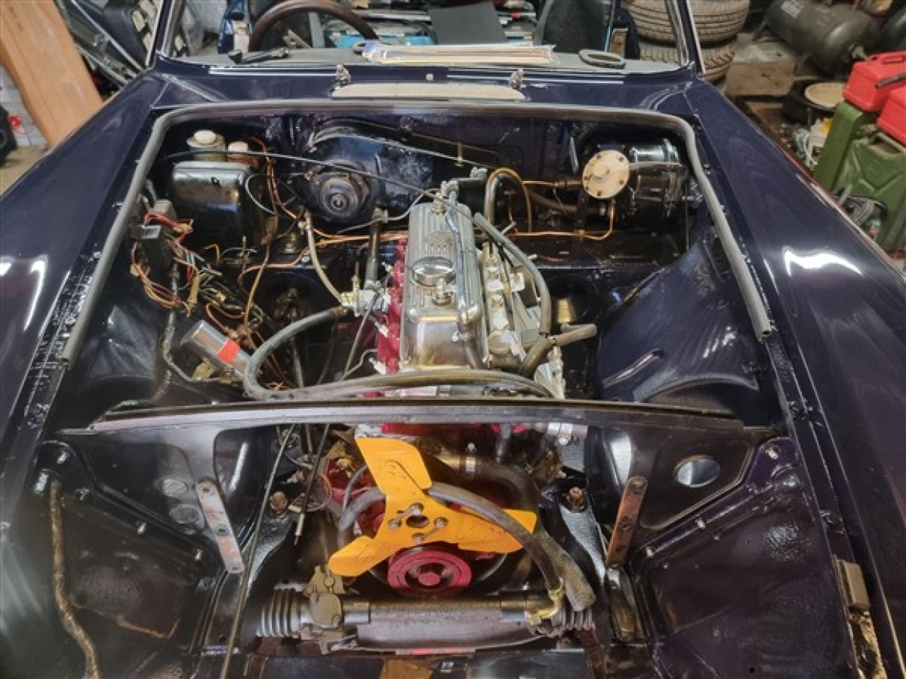 1972 MG B GT (Midnight Blue)