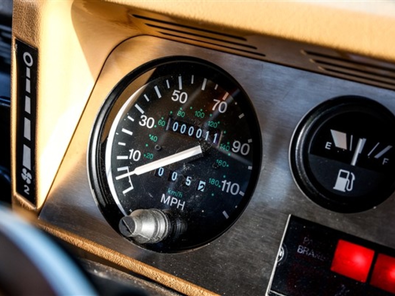 1985 Land Rover C4 90 Heritage 'Hue' Tribute