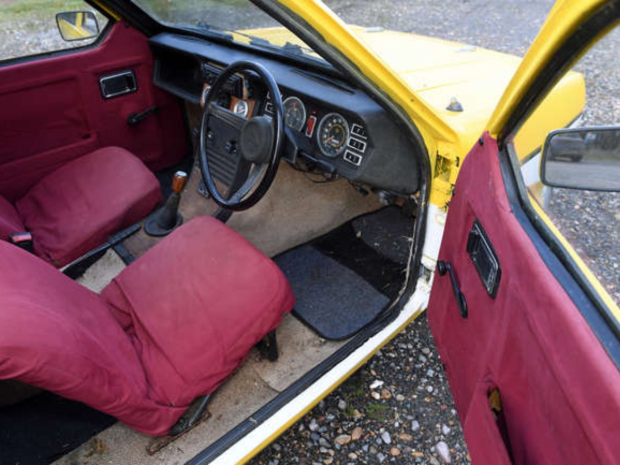 1976 Reliant Robin (with matching trailer)