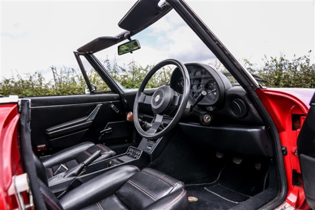 1989 Alfa Romeo 2000 Spider