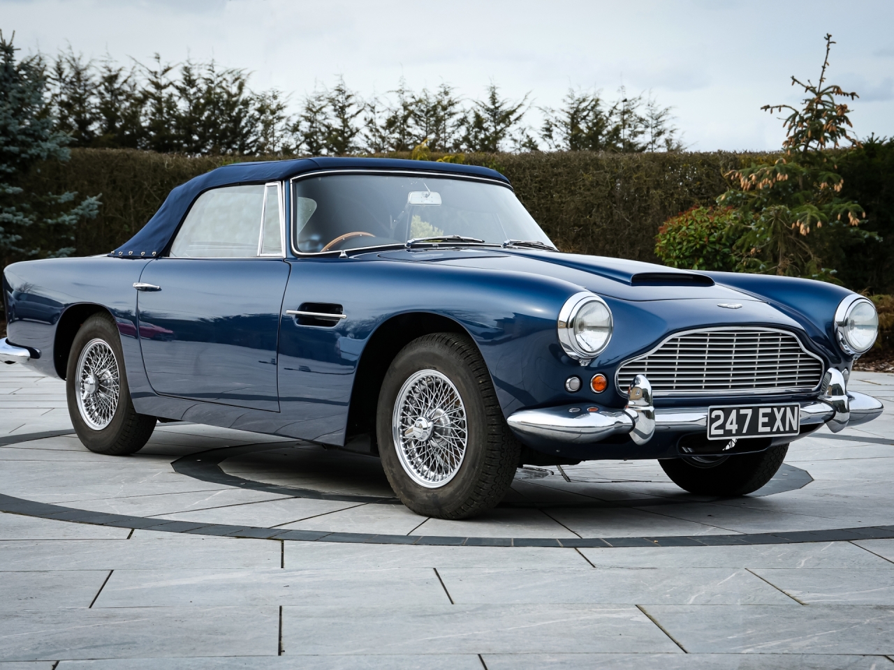 Aston Martin DB4 Convertible