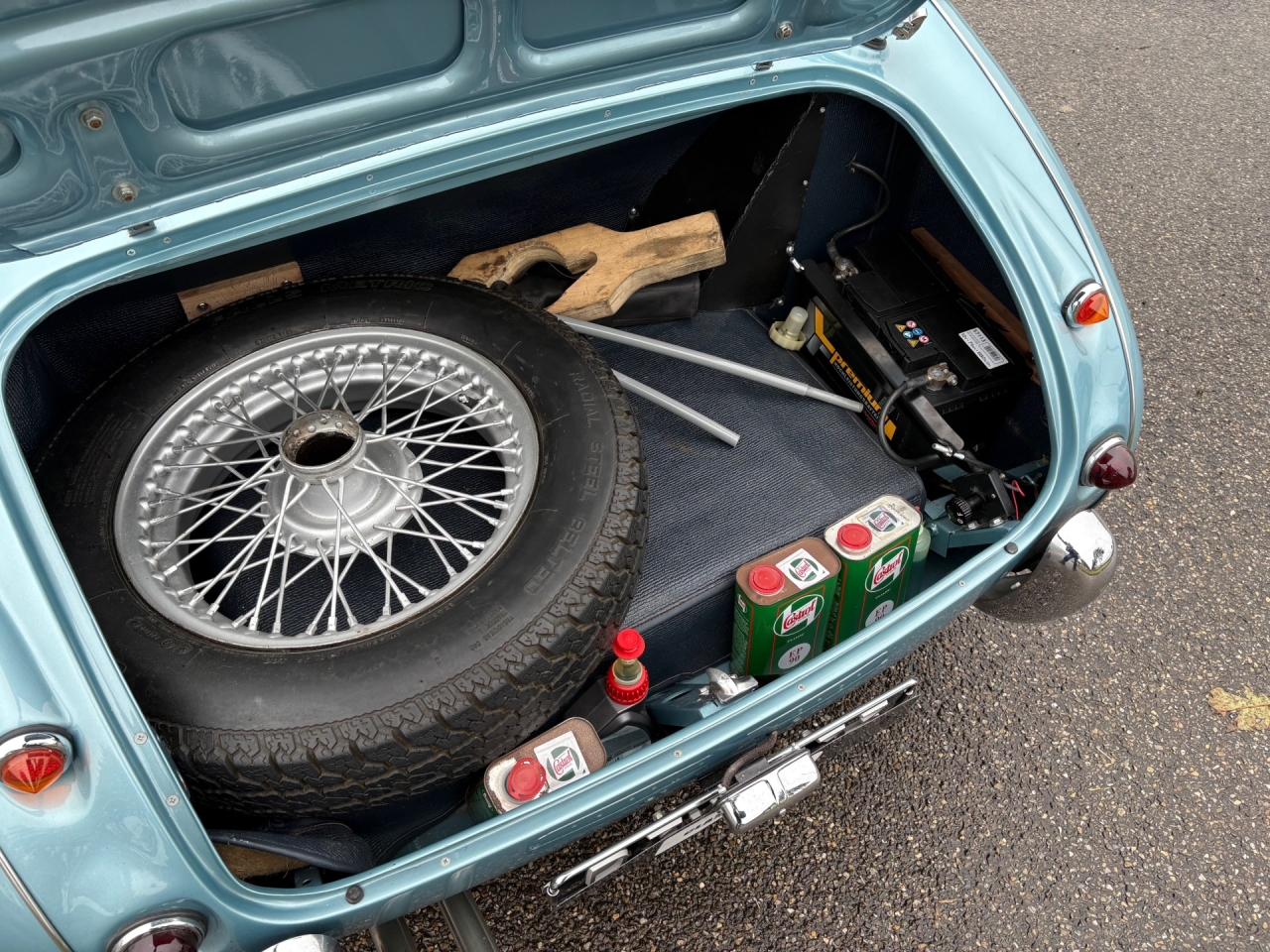 Austin Healey 100/6 blue