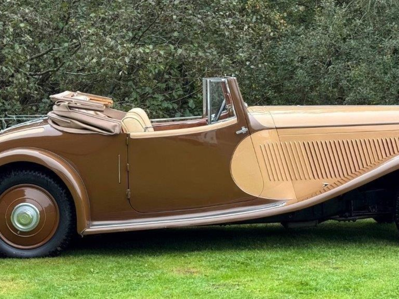 1933 Bentley 3.5 Litre Barker Sporting Drophead Coupe B17AE
