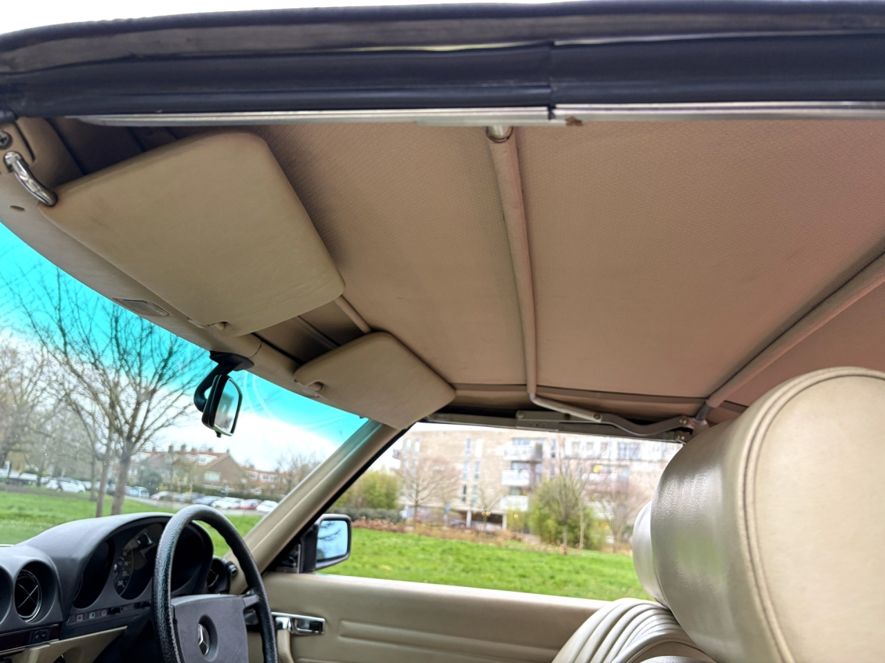 Very rare SL One owner for 40 years and 21.030 km. Stunning Original!