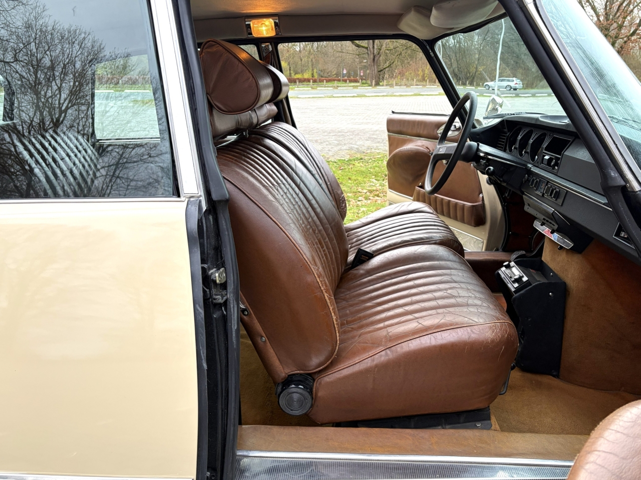 DS 21 Pallas 5 speed. 18 year 1 owner.