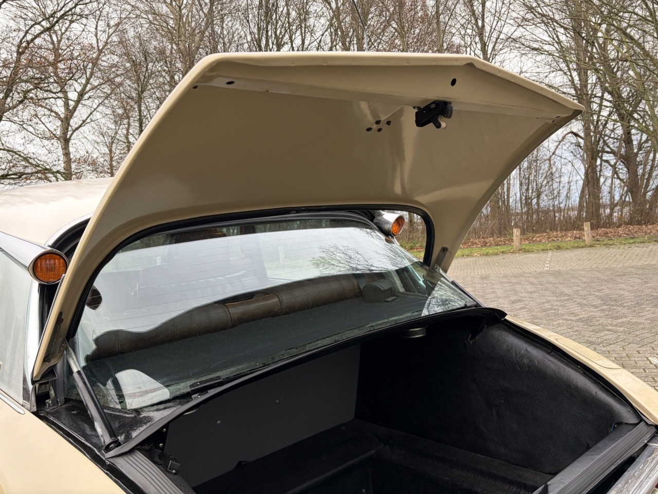 DS 21 Pallas 5 speed. 18 year 1 owner.