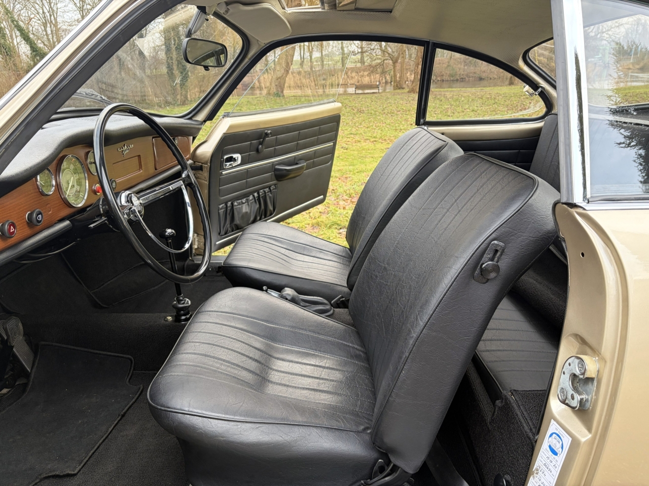 Top restored Karkmann Ghia. Rare and beautiful color.