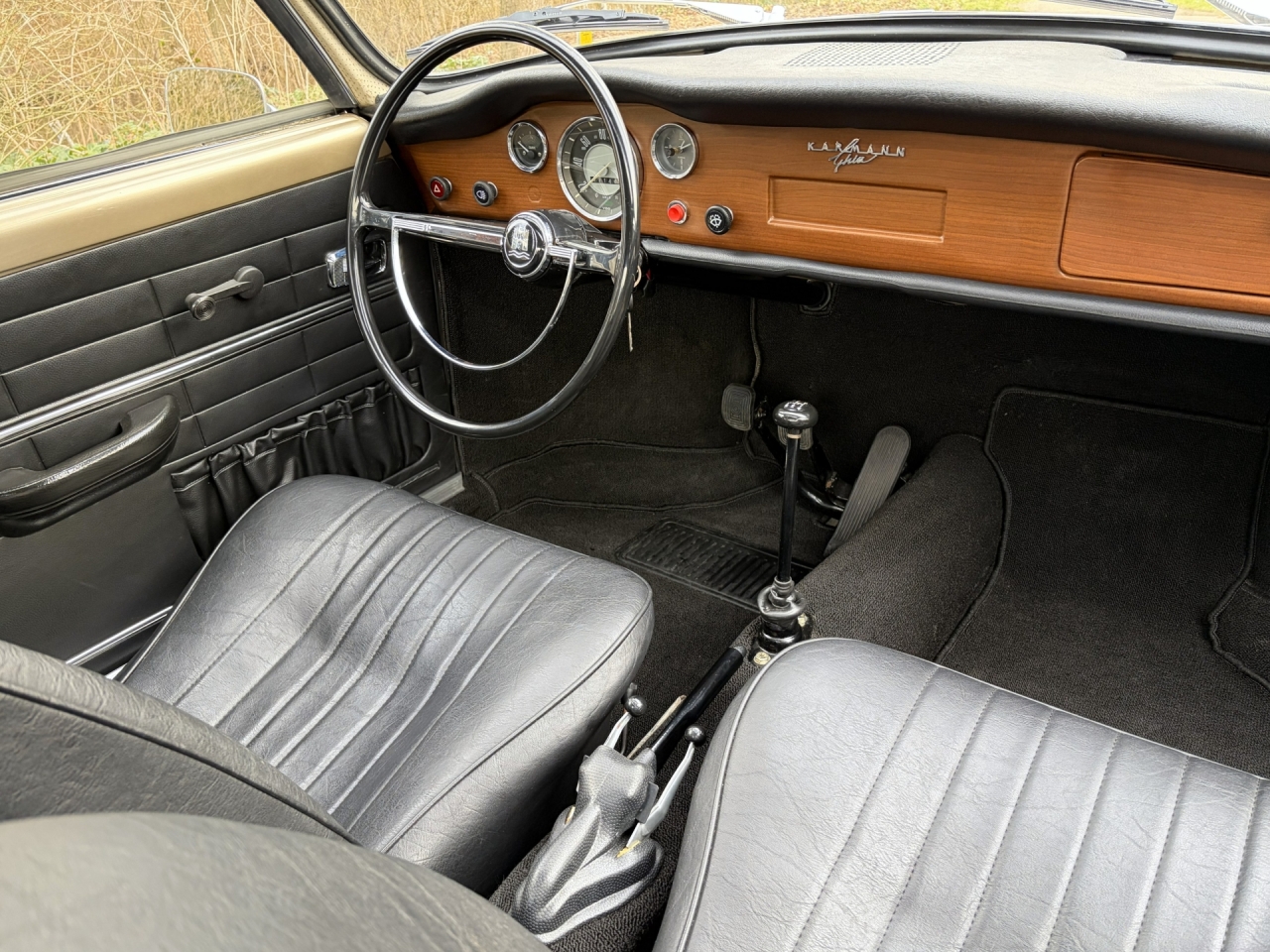 Top restored Karkmann Ghia. Rare and beautiful color.