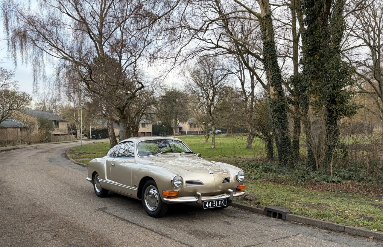 Top restored Karkmann Ghia. Rare and beautiful color.
