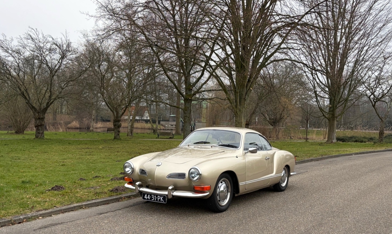 Top restored Karkmann Ghia. Rare and beautiful color.