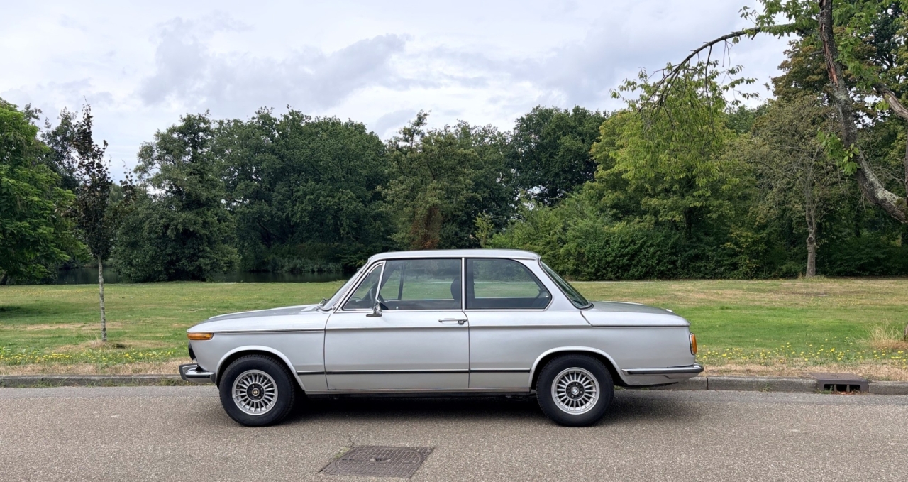 A stunning and very original BMW 2002 “Luxus” 22 years 1 owner.