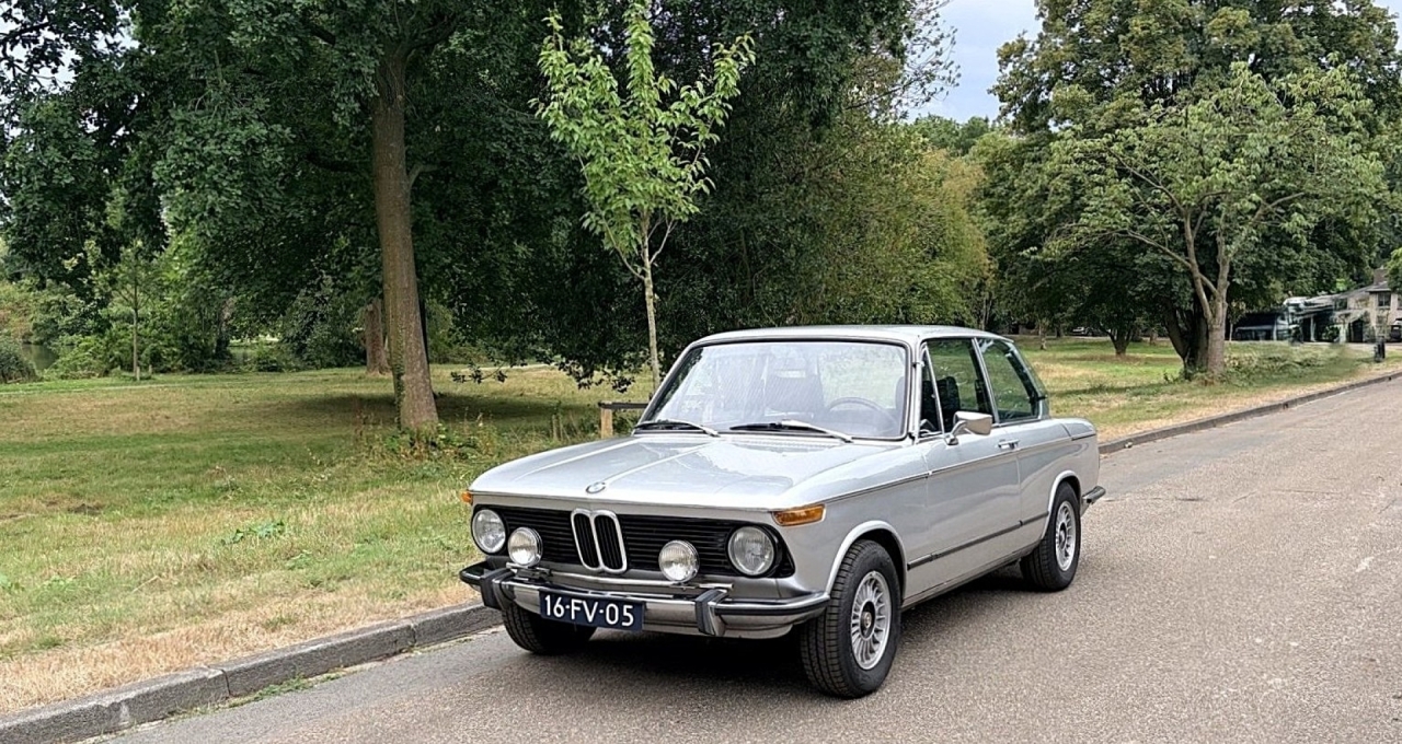 A stunning and very original BMW 2002 “Luxus” 22 years 1 owner.
