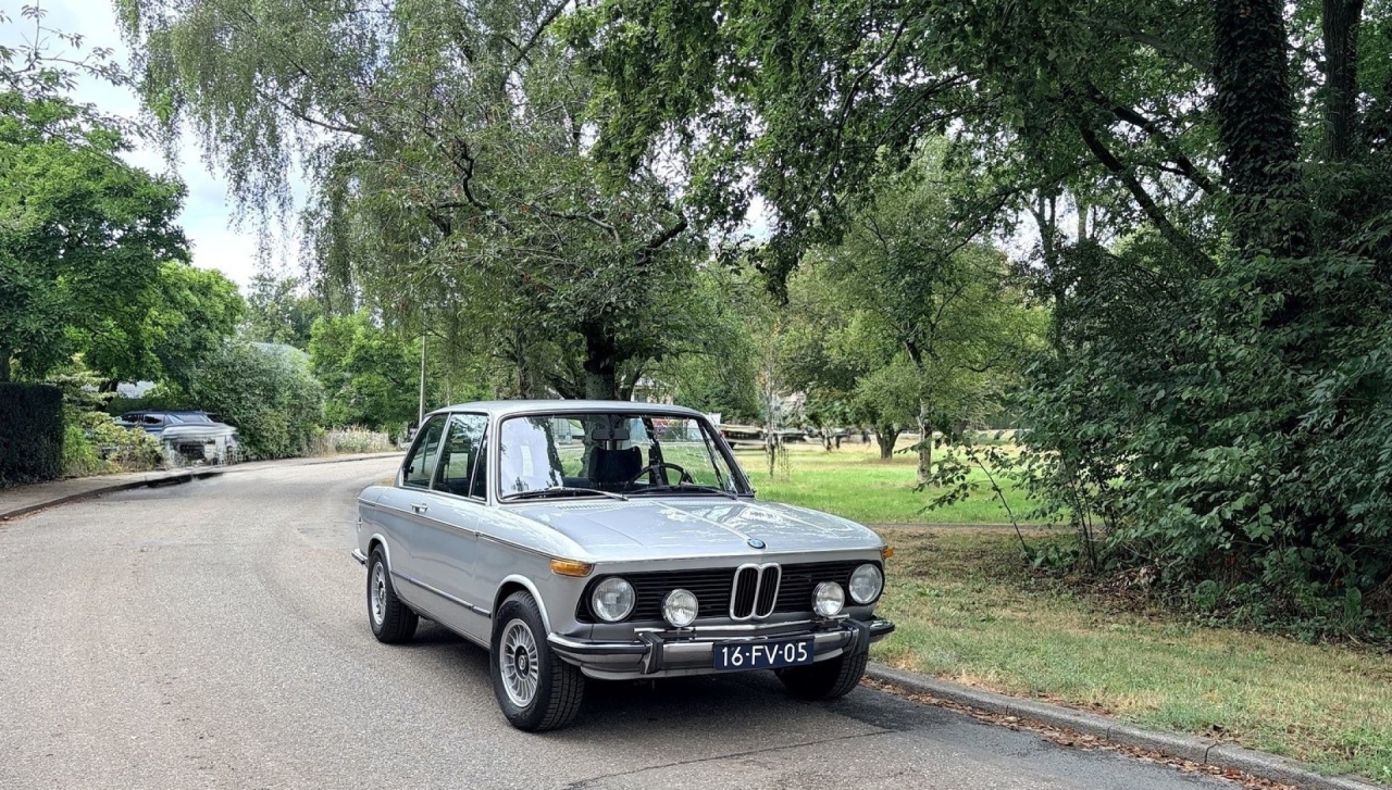 A stunning and very original BMW 2002 “Luxus” 22 years 1 owner.