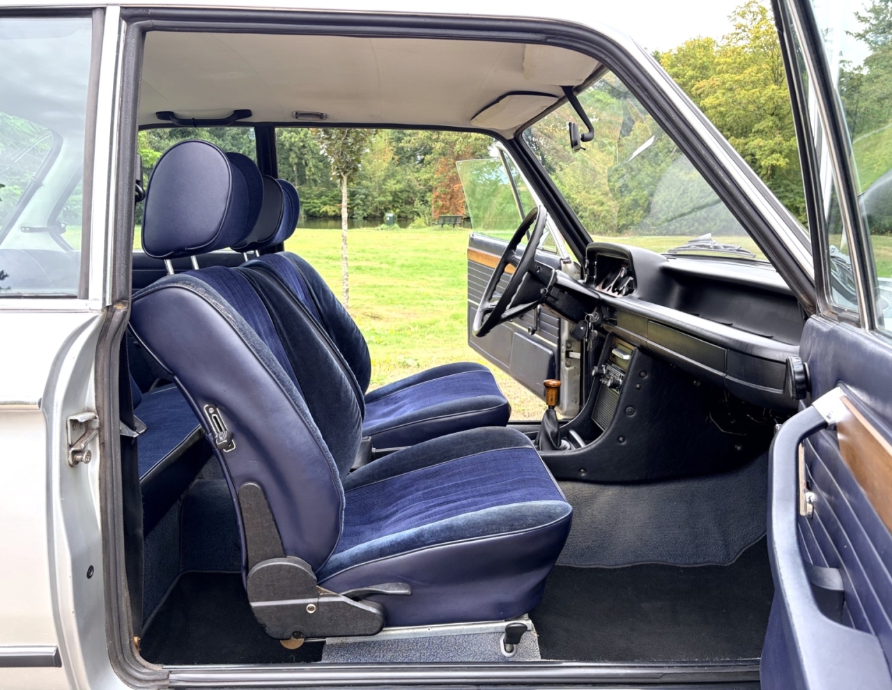 A stunning and very original BMW 2002 “Luxus” 22 years 1 owner.