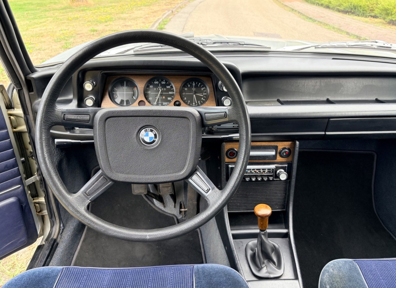 A stunning and very original BMW 2002 “Luxus” 22 years 1 owner.