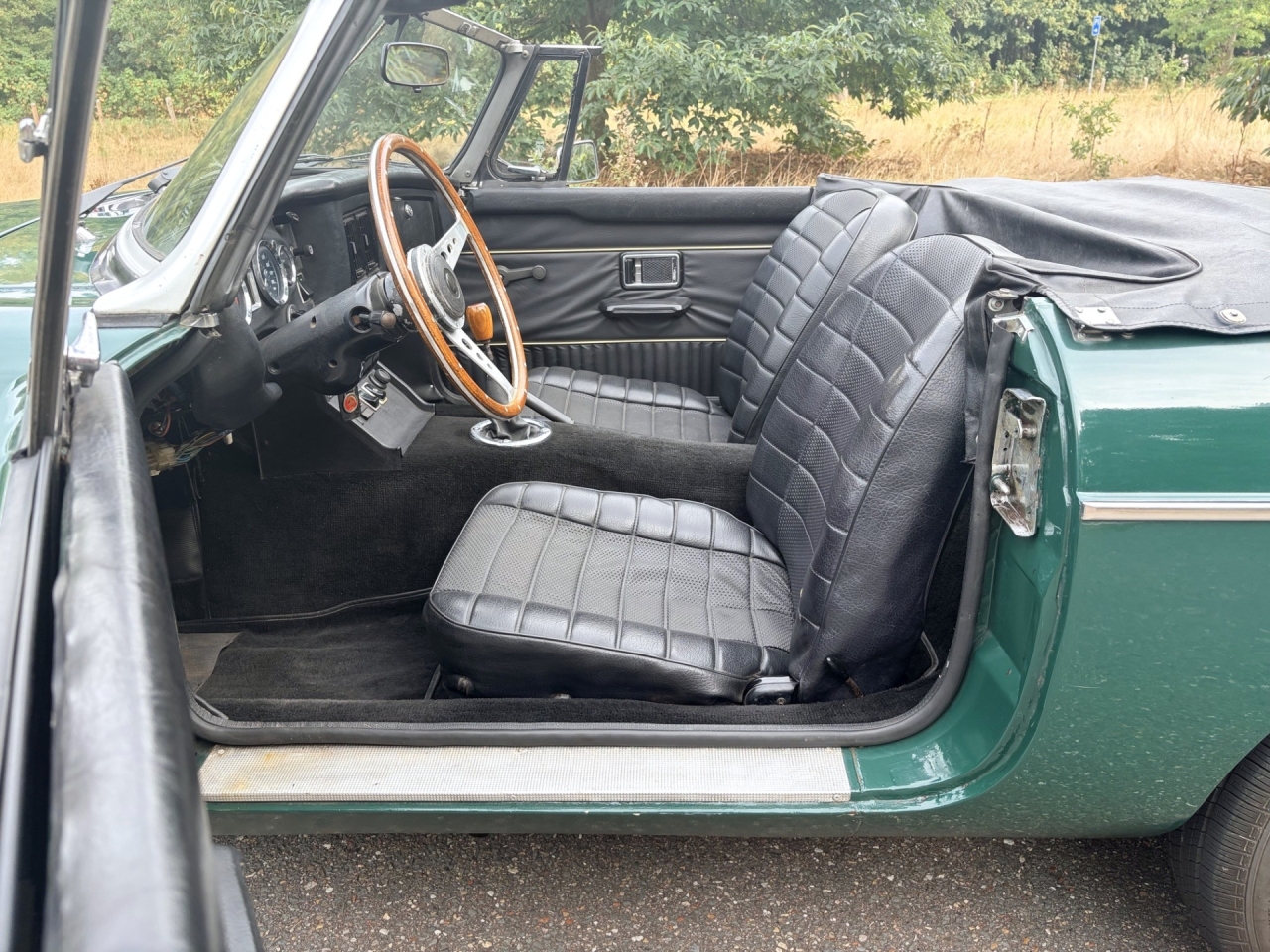 1976 MG B CHROME BUMPER