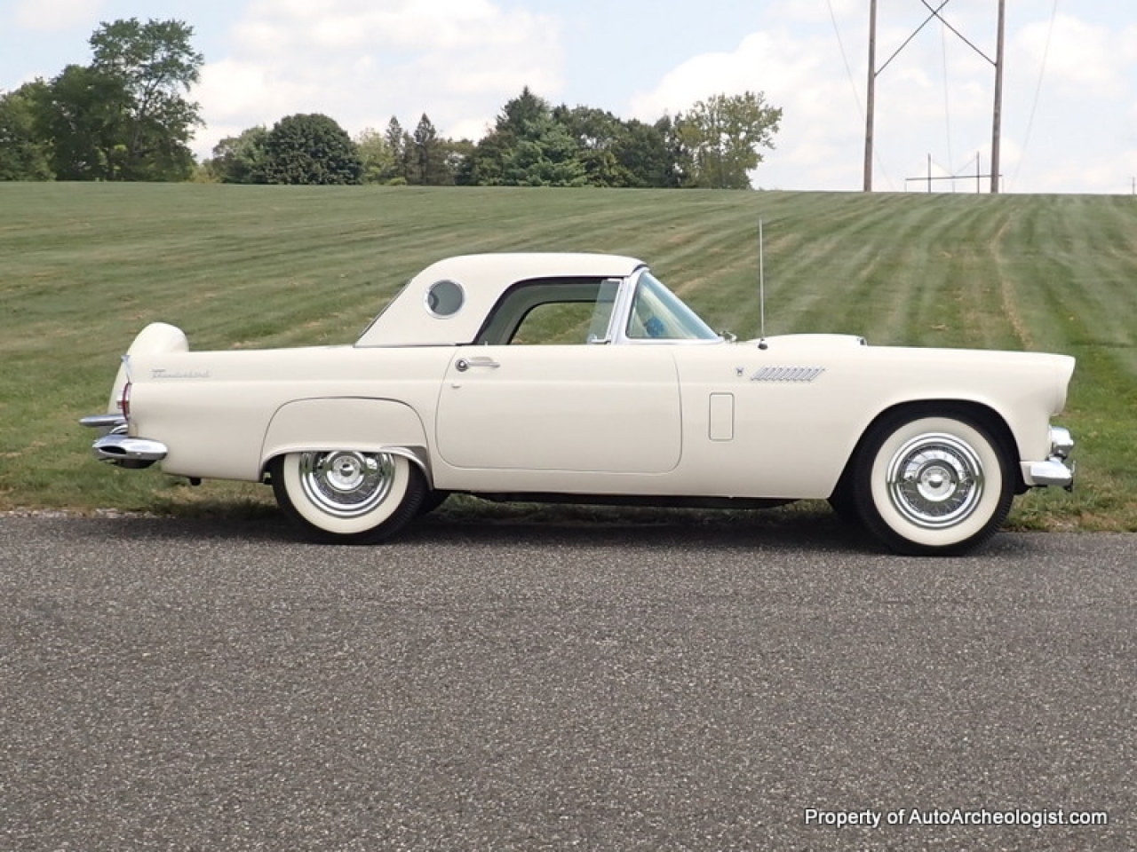 1956 Ford T-Bird/Thunderbird - America Graffiti