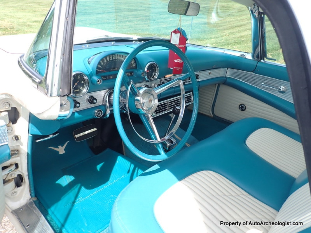 1956 Ford T-Bird/Thunderbird - America Graffiti