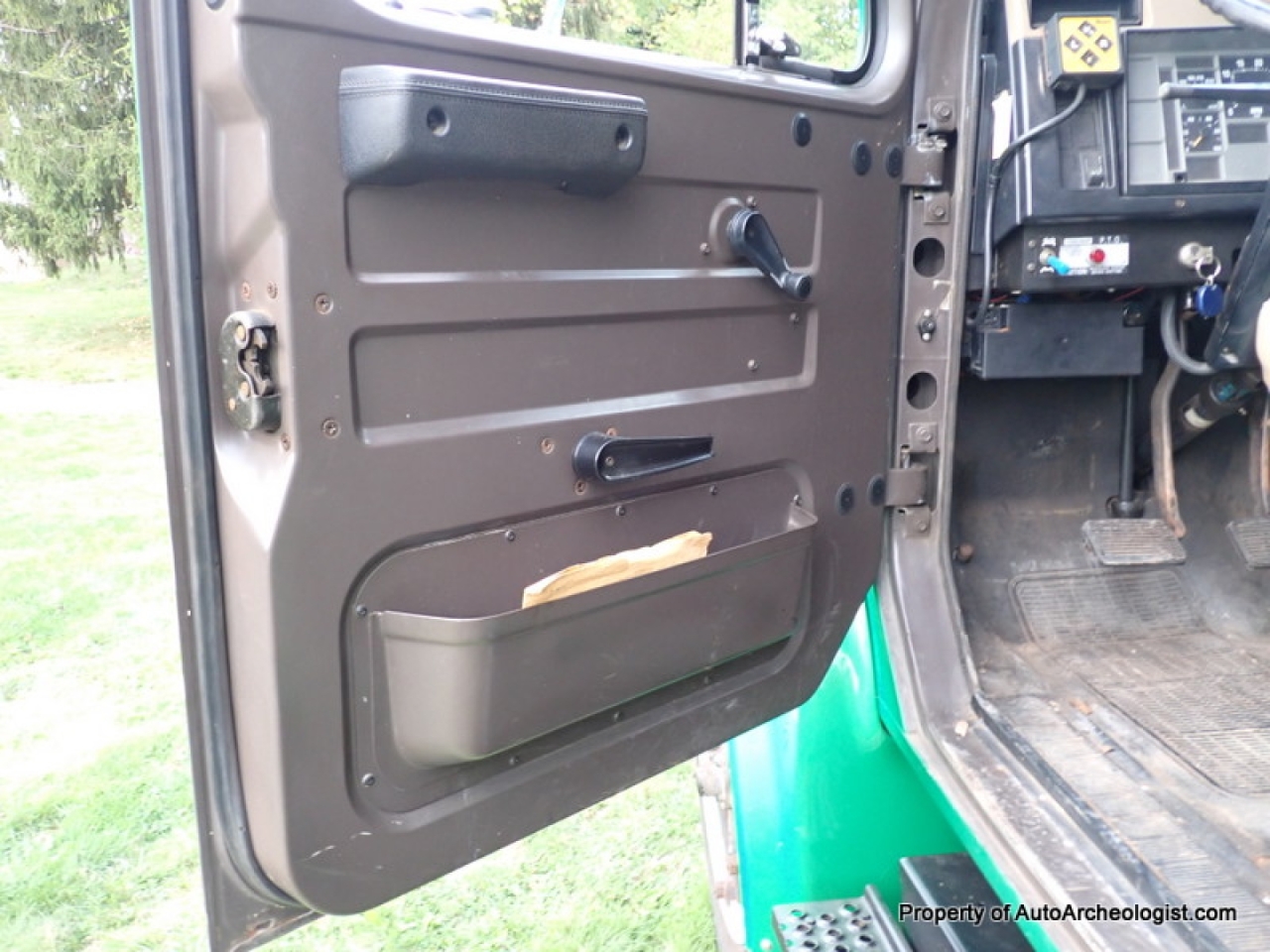 1993 International 4600 Dump Truck w/snow plow and sander