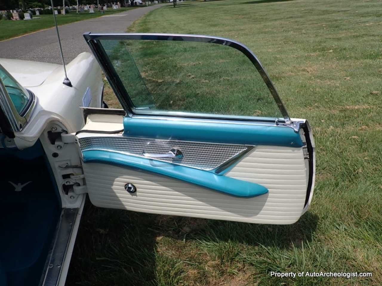 1956 Ford T-Bird/Thunderbird - America Graffiti
