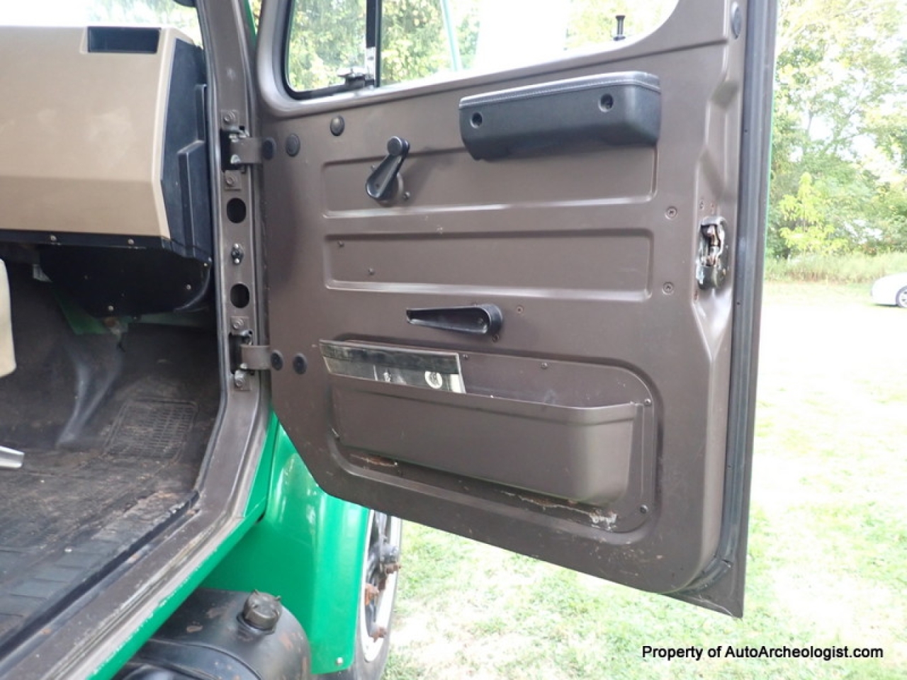 1993 International 4600 Dump Truck w/snow plow and sander