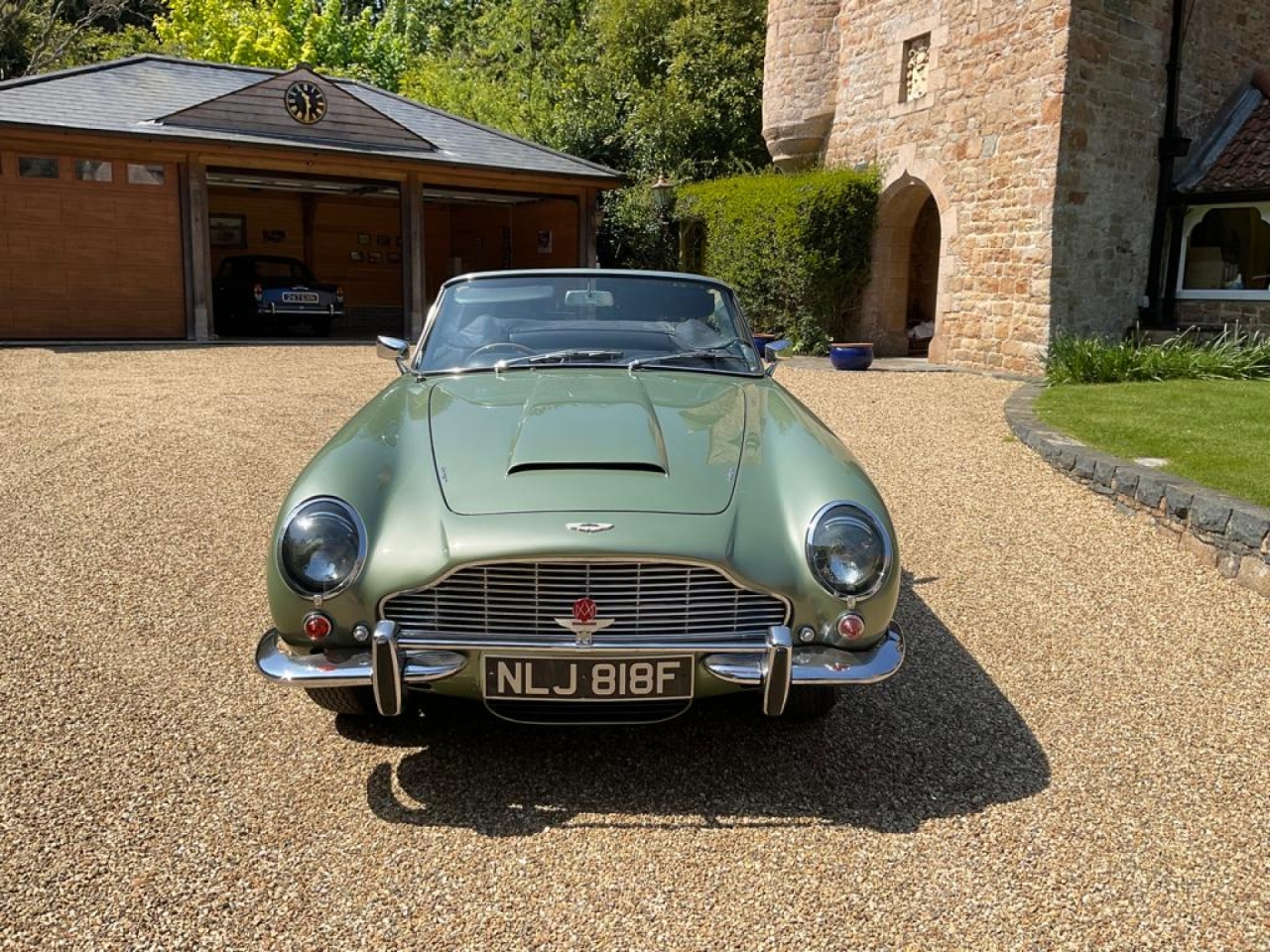Aston Martin DB6 Volante