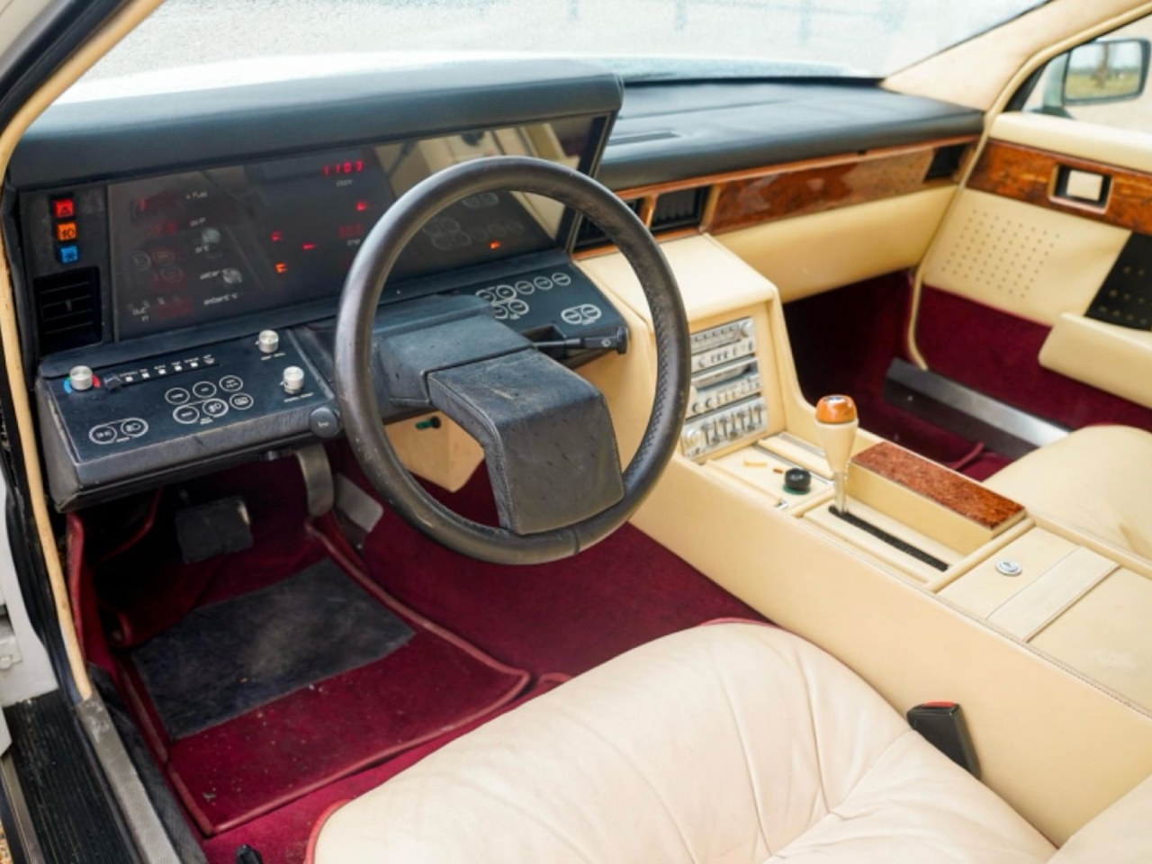 Aston Martin V8 Lagonda