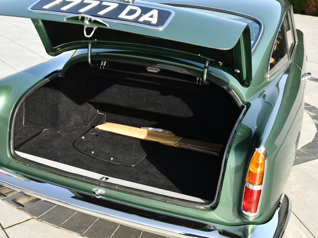 Aston Martin DB4 Series 2