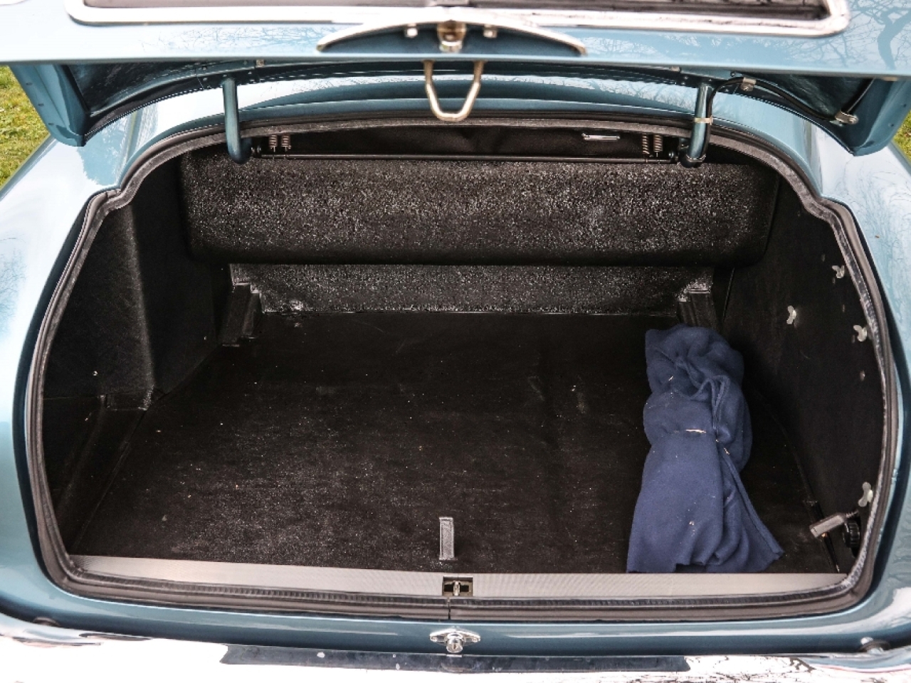 Aston Martin DB4 Series 1