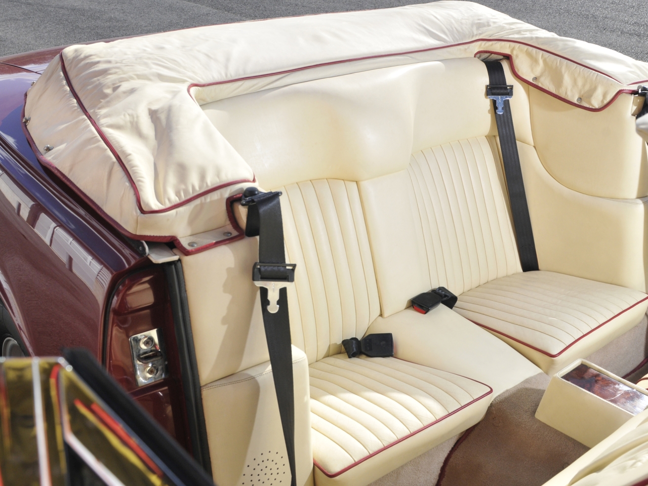 Aston Martin V8 Volante LHDF