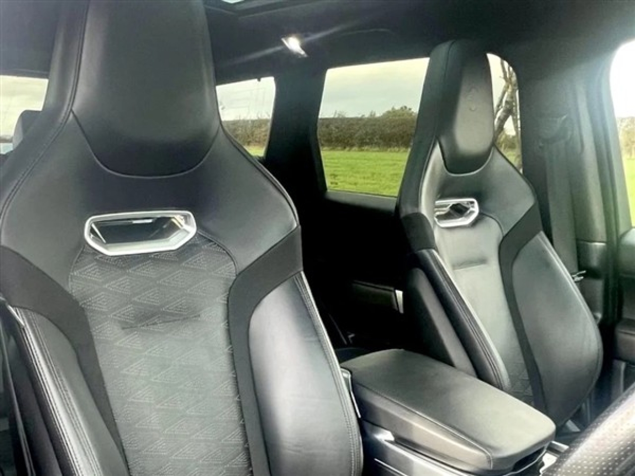 2020 Land Rover Range Rover SVR Carbon Edition