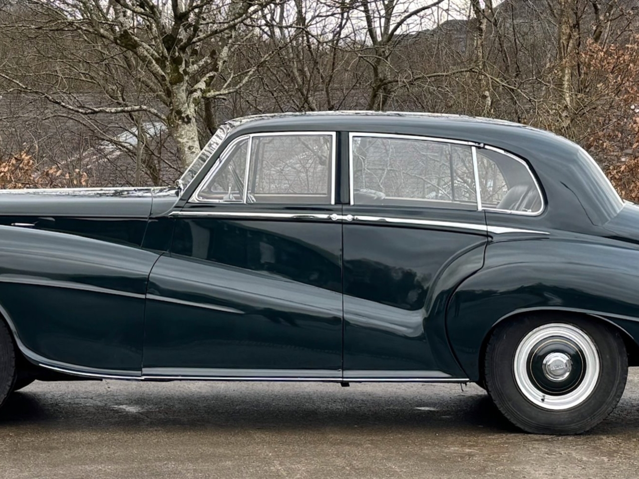 1954 Bentley R Type Automatic H.J.Mulliner 'Lightweight' Sports Saloon. B22WH