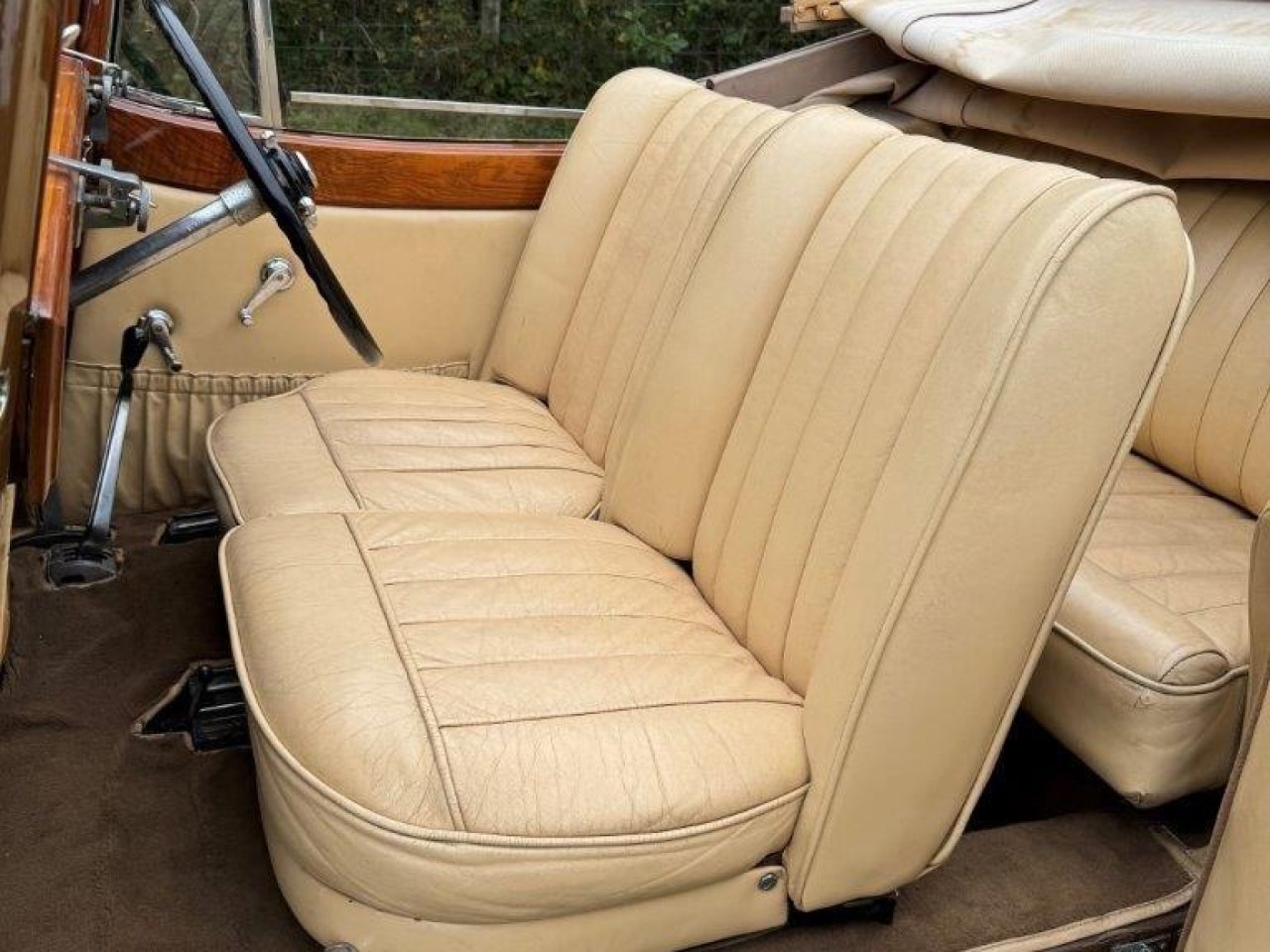 1933 Bentley 3.5 Litre Barker Sporting Drophead Coupe B17AE