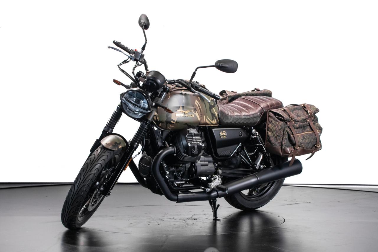 2022 Moto Guzzi V7 Stone Gucci Palace 04/50