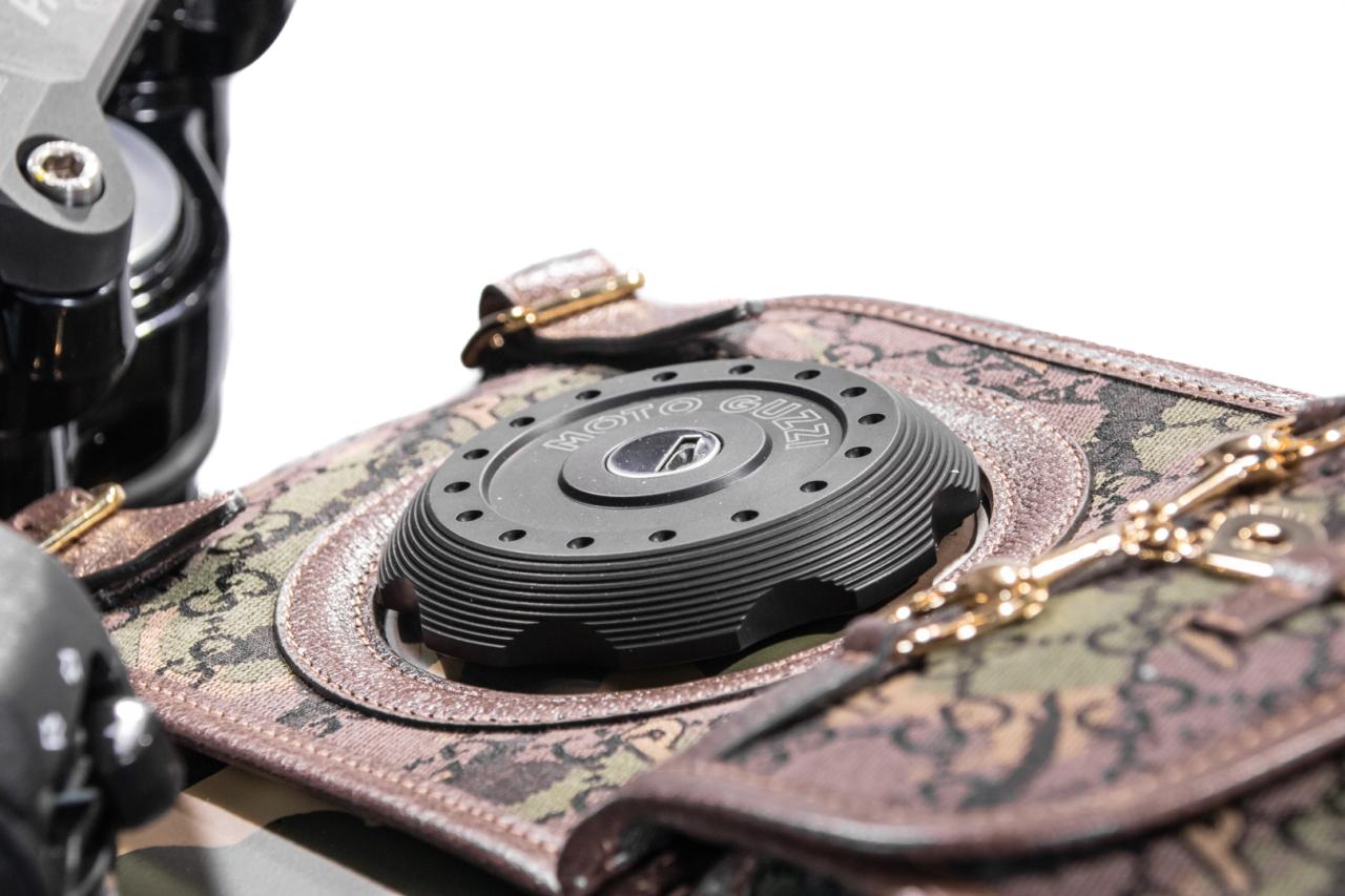 2022 Moto Guzzi V7 Stone Gucci Palace 04/50