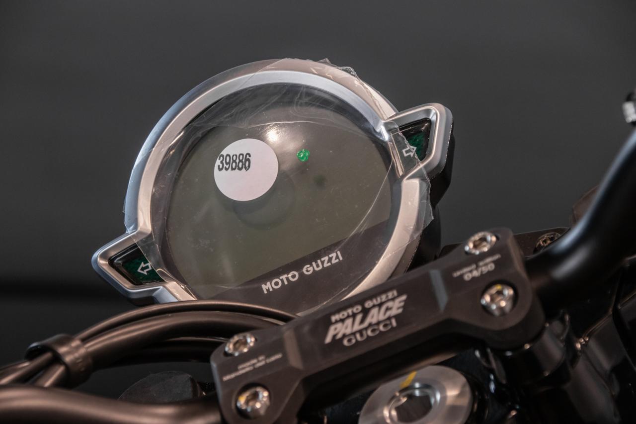 2022 Moto Guzzi V7 Stone Gucci Palace 04/50