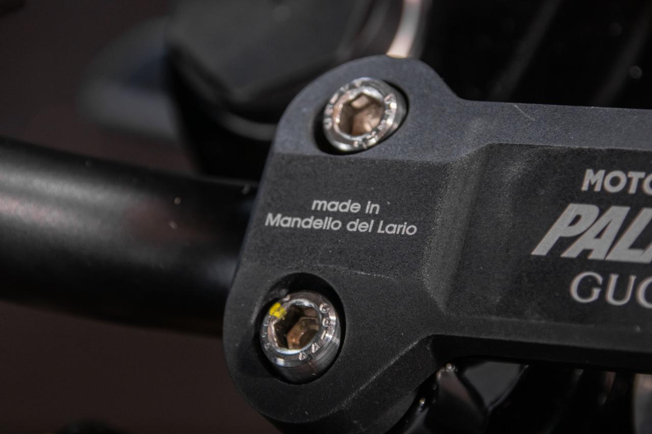 2022 Moto Guzzi V7 Stone Gucci Palace 04/50