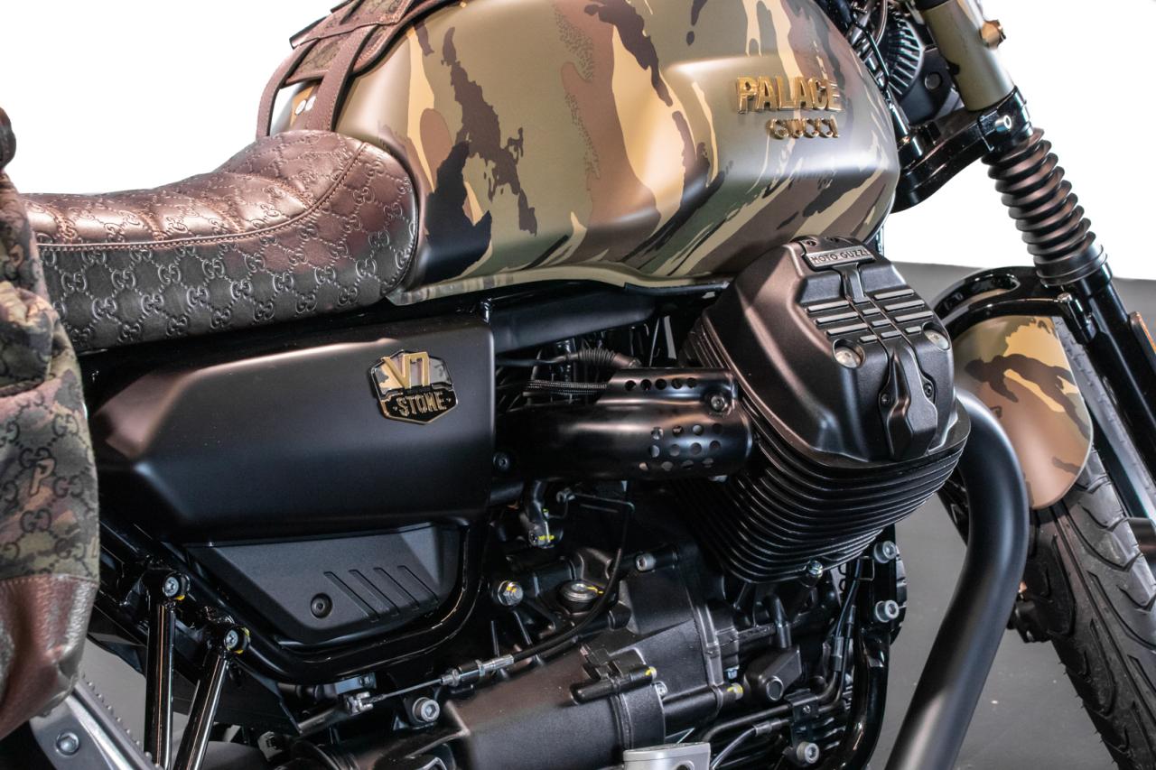 2022 Moto Guzzi V7 Stone Gucci Palace 04/50
