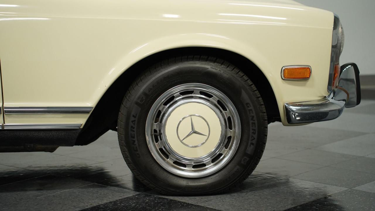 1970 Mercedes - Benz 280SL Pagoda