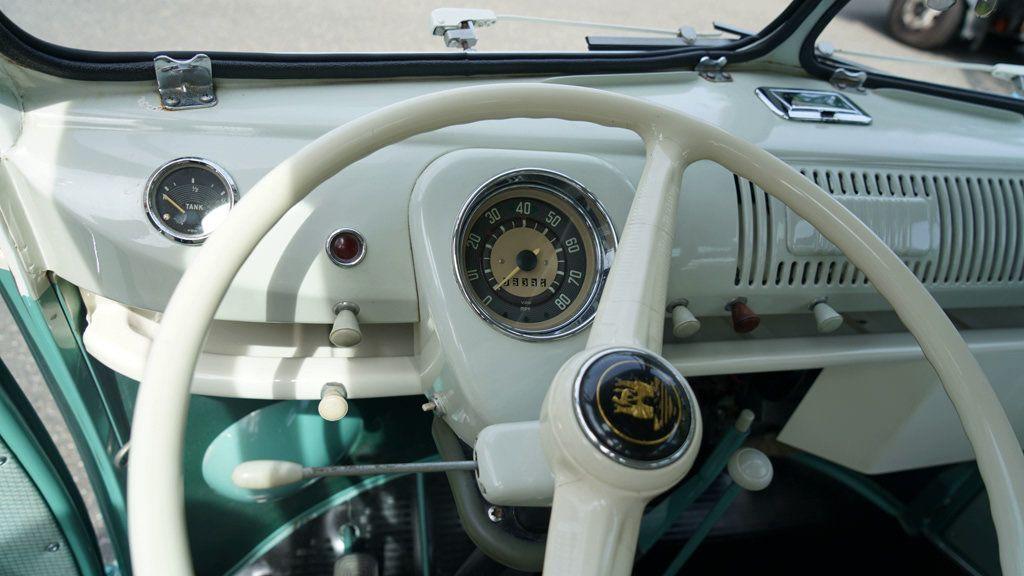 1964 Volkswagen 21 Window Samba Deluxe