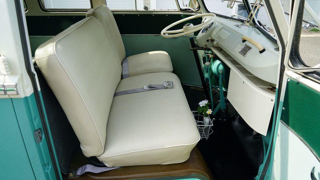 1964 Volkswagen 21 Window Samba Deluxe