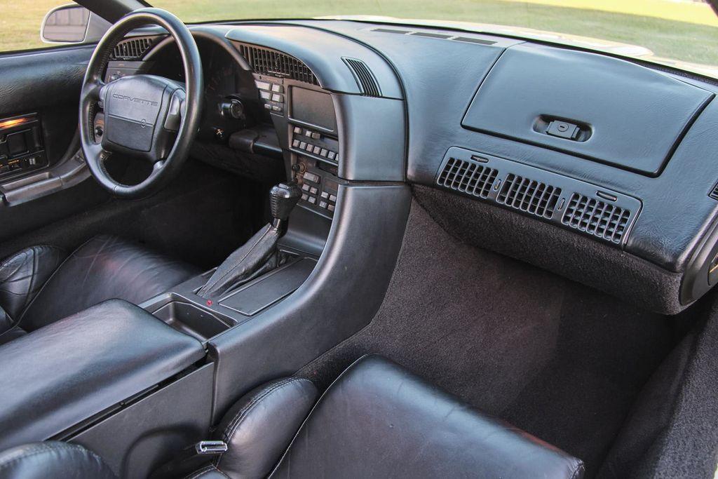 1990 Chevrolet Corvette 2dr Coupe Hatchback