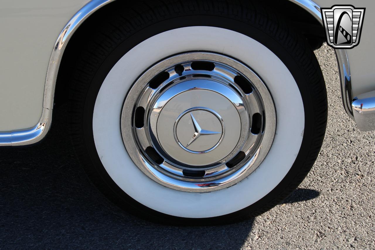 1960 Mercedes - Benz 220