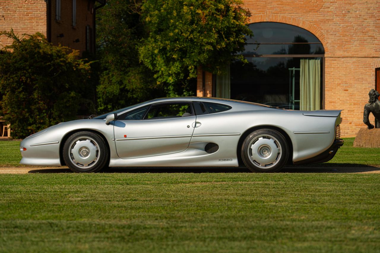 1993 Jaguar XJ 220
