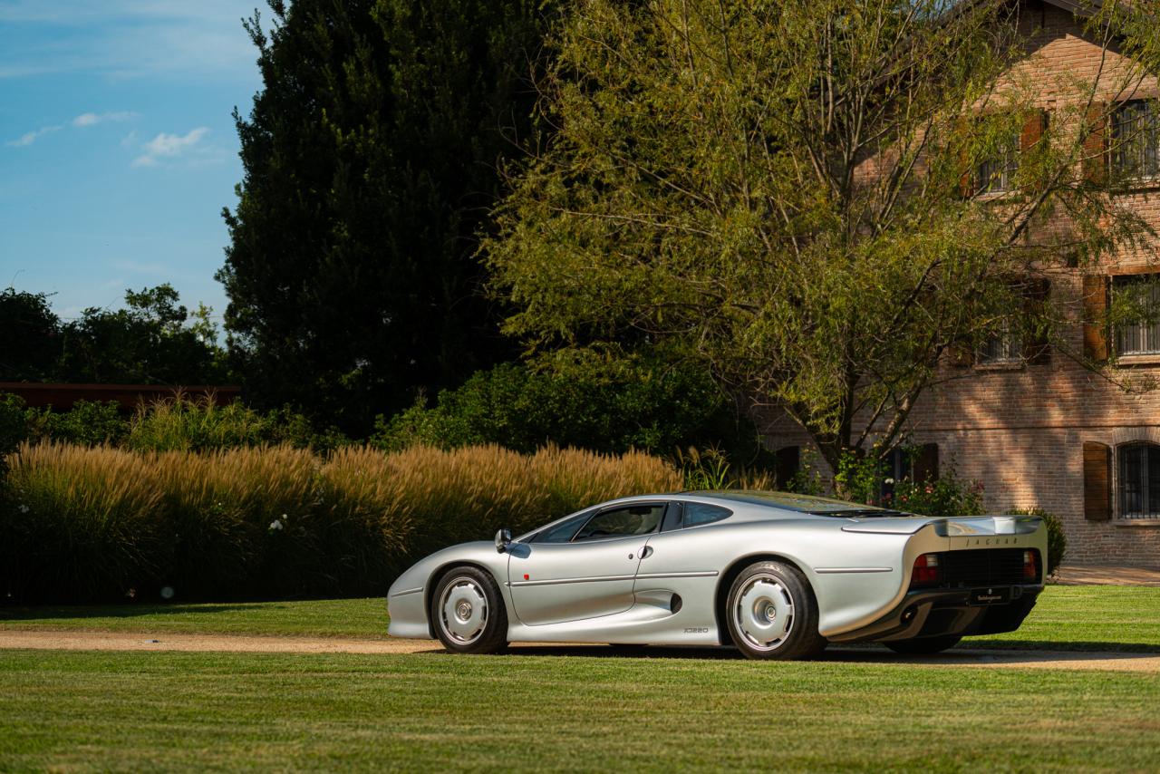 1993 Jaguar XJ 220