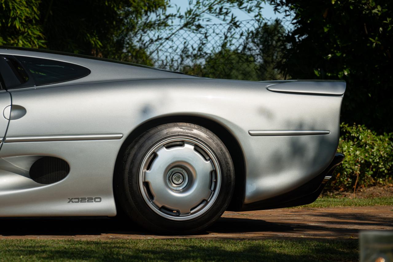 1993 Jaguar XJ 220