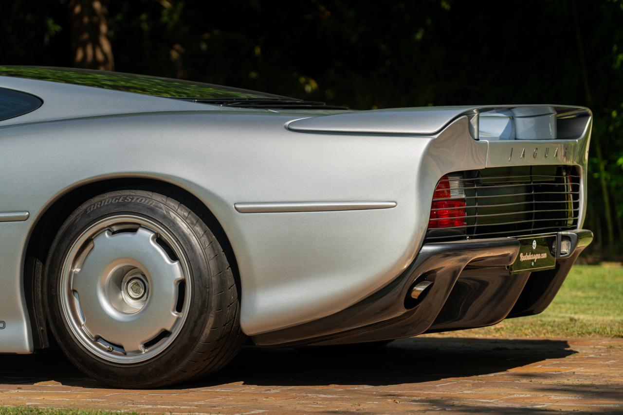 1993 Jaguar XJ 220