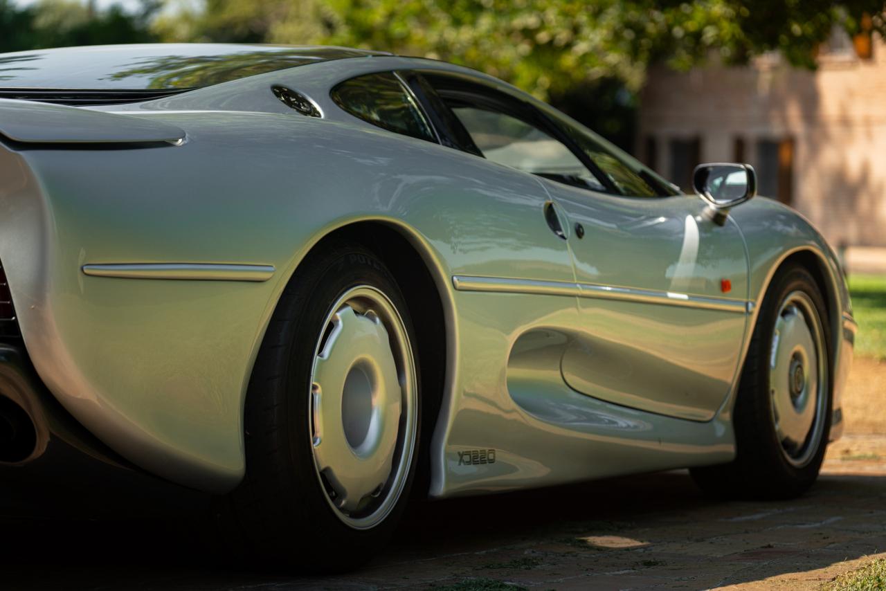 1993 Jaguar XJ 220