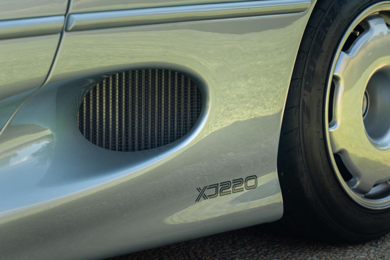1993 Jaguar XJ 220